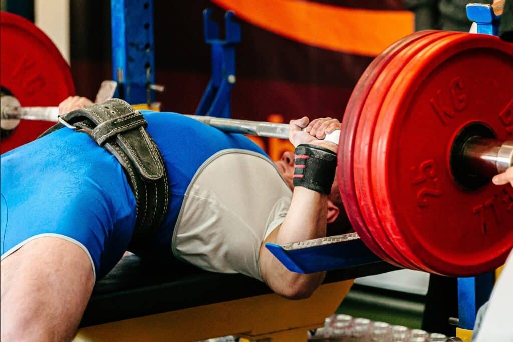 Power lifter bench pressing